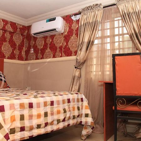 Aquatic Suites & Apartments Aliayabiagba Экстерьер фото