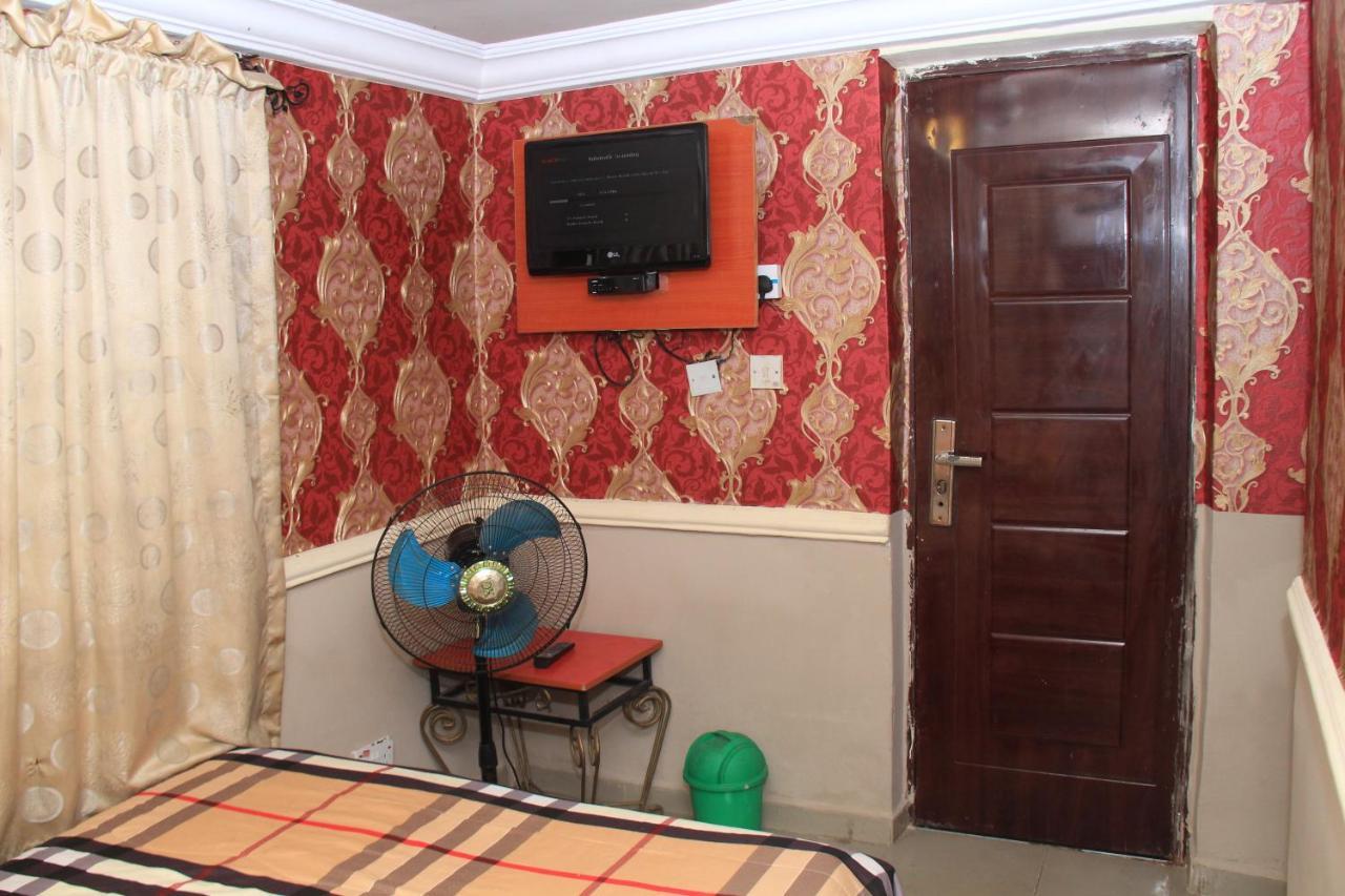 Aquatic Suites & Apartments Aliayabiagba Экстерьер фото
