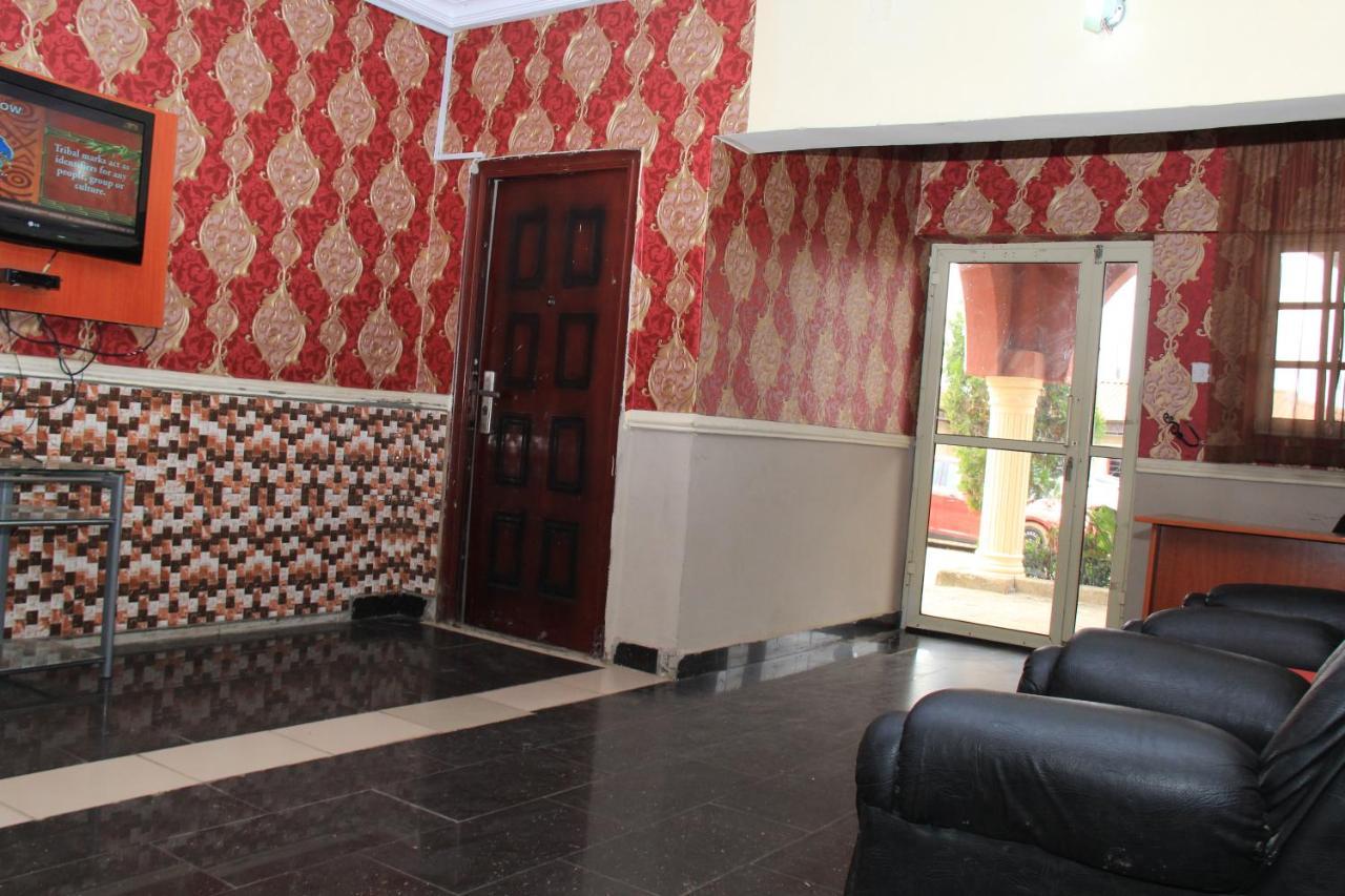 Aquatic Suites & Apartments Aliayabiagba Экстерьер фото